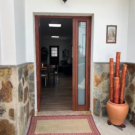 Con Bano Adaptado Y Piscina En Apartment *