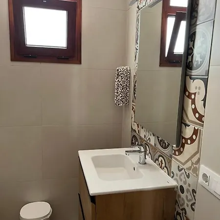 Con Bano Adaptado Y Piscina En *