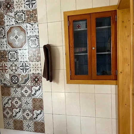 Con Bano Adaptado Y Piscina En Apartment *