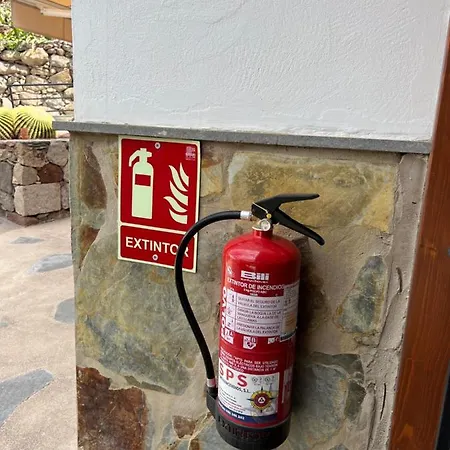 Con Bano Adaptado Y Piscina En Mogan