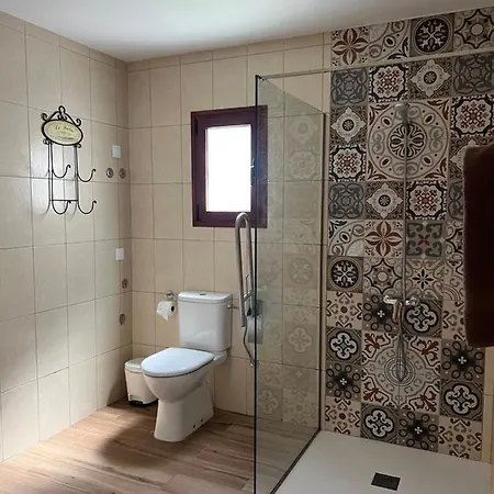 Con Bano Adaptado Y Piscina En Apartment *