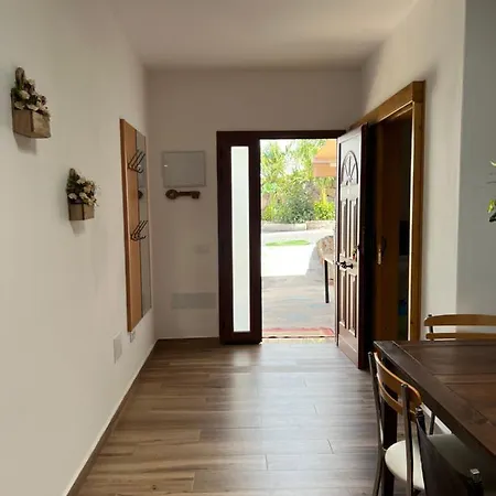 Con Bano Adaptado Y Piscina En Apartman *