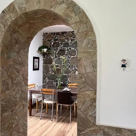 Con Bano Adaptado Y Piscina En Апартаменты Моган