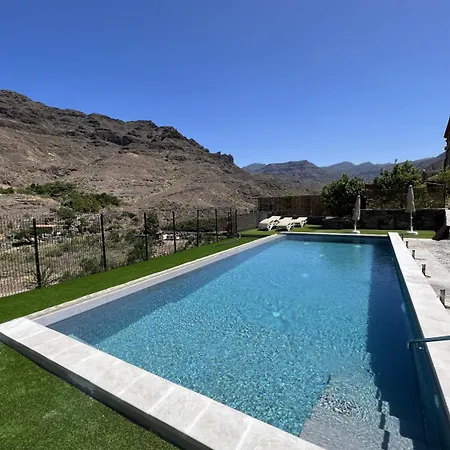 Con Bano Adaptado Y Piscina En *